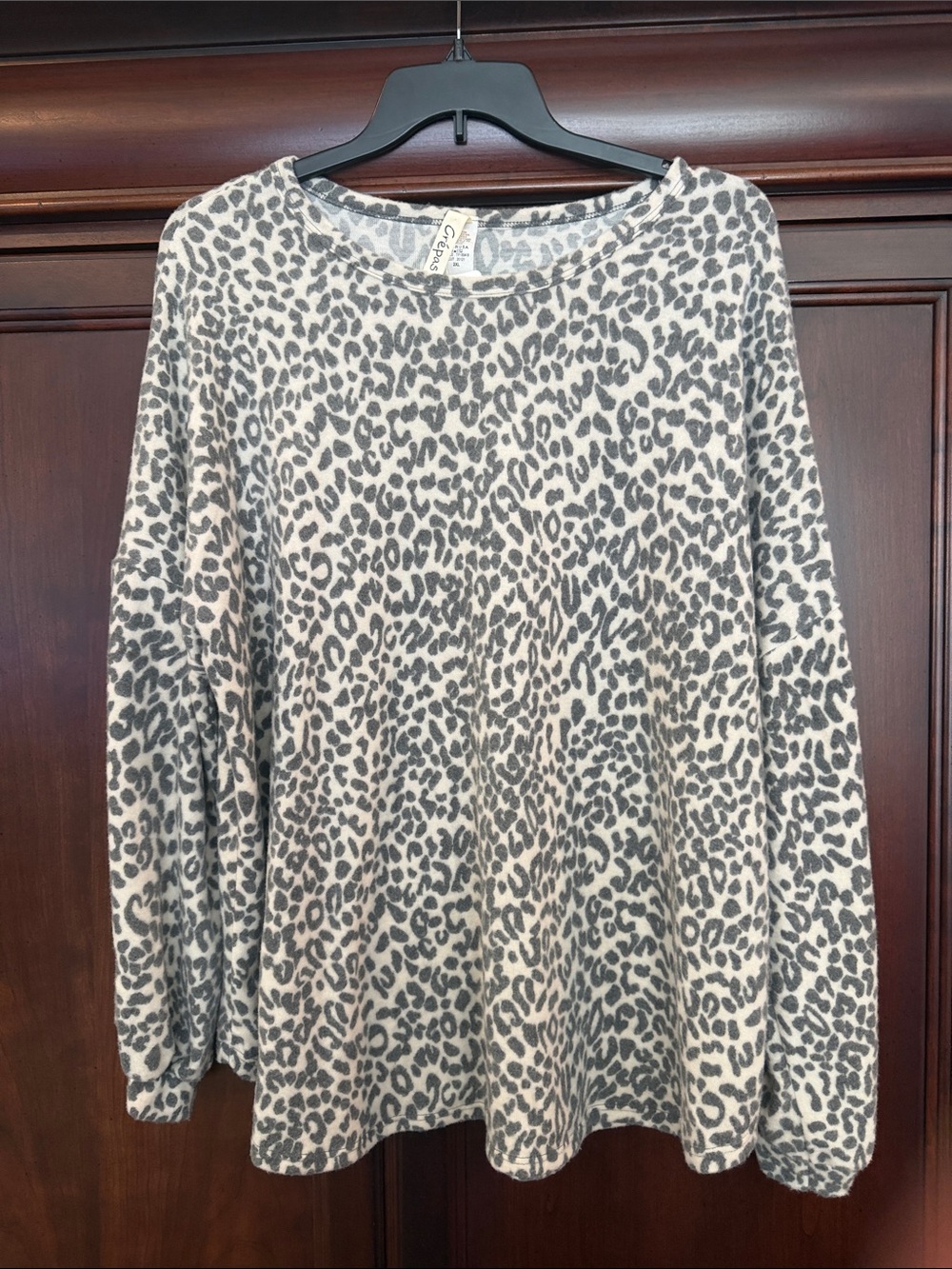 Relaxed Leopard-Print Scoop Neck Sweater - Gray/White